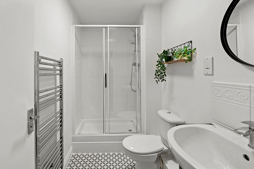 Elegant bathroom in serviced accommodation in Dartfort.
